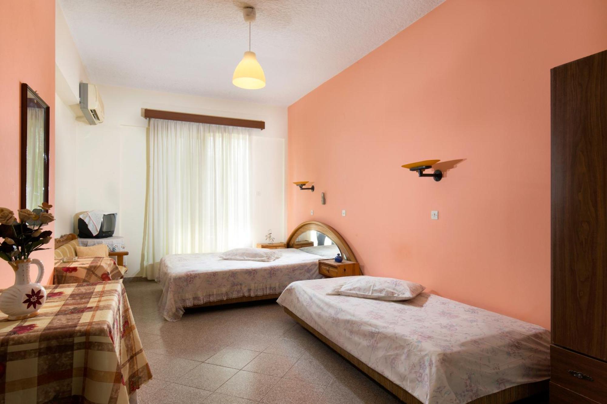 Cozy Archangelos Apartments With Private Parking Buitenkant foto