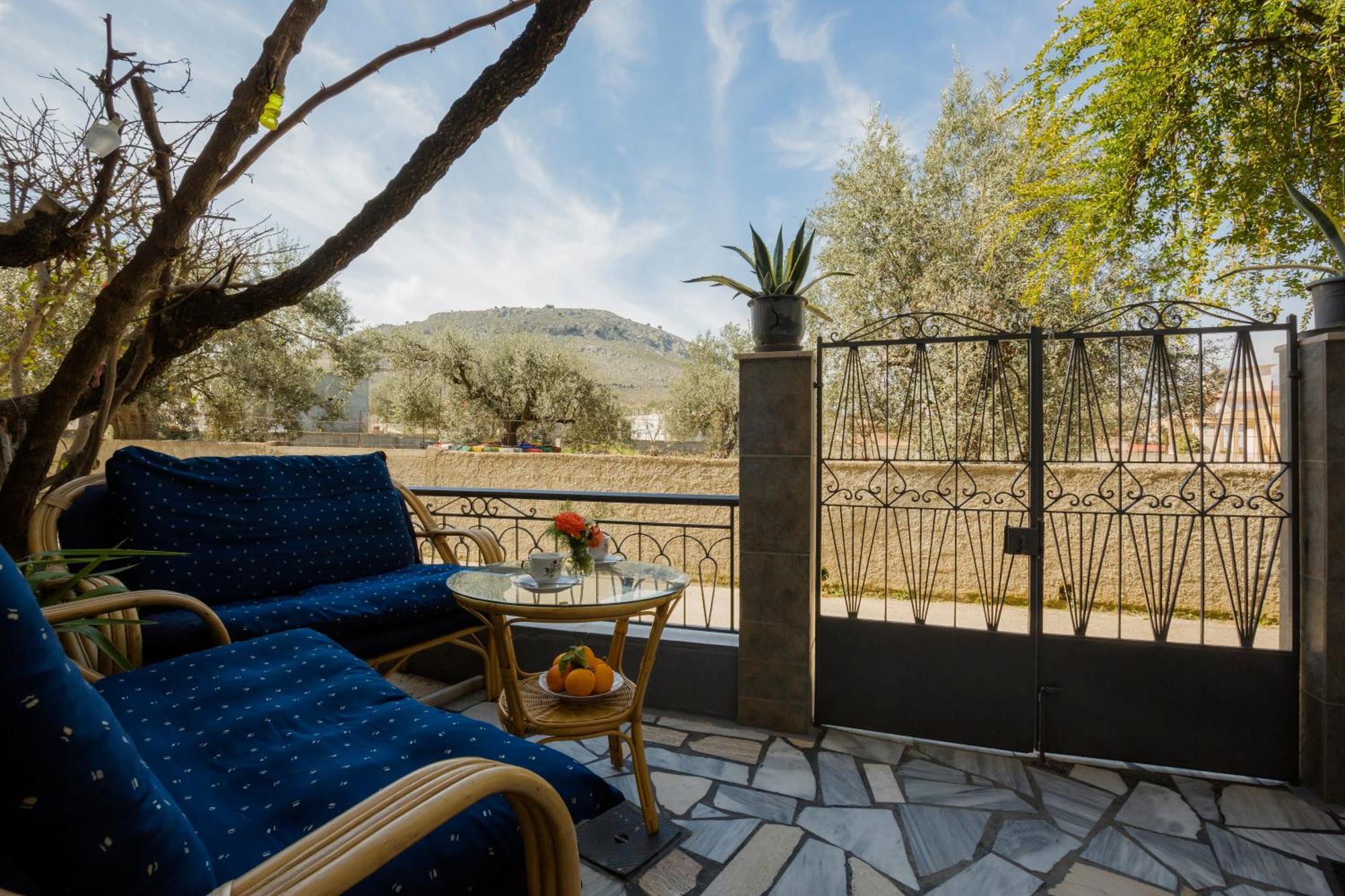 Cozy Archangelos Apartments With Private Parking Buitenkant foto